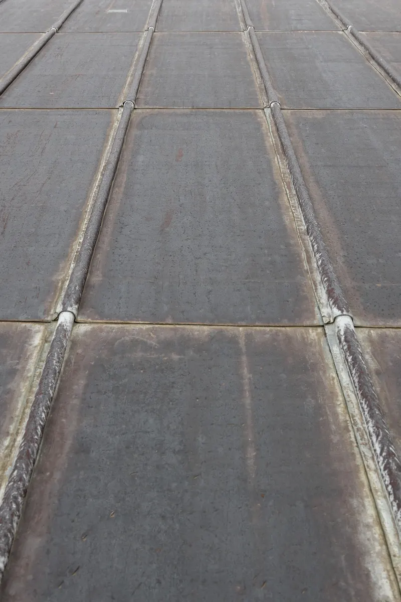 Lead sheet roofing with rolled joints